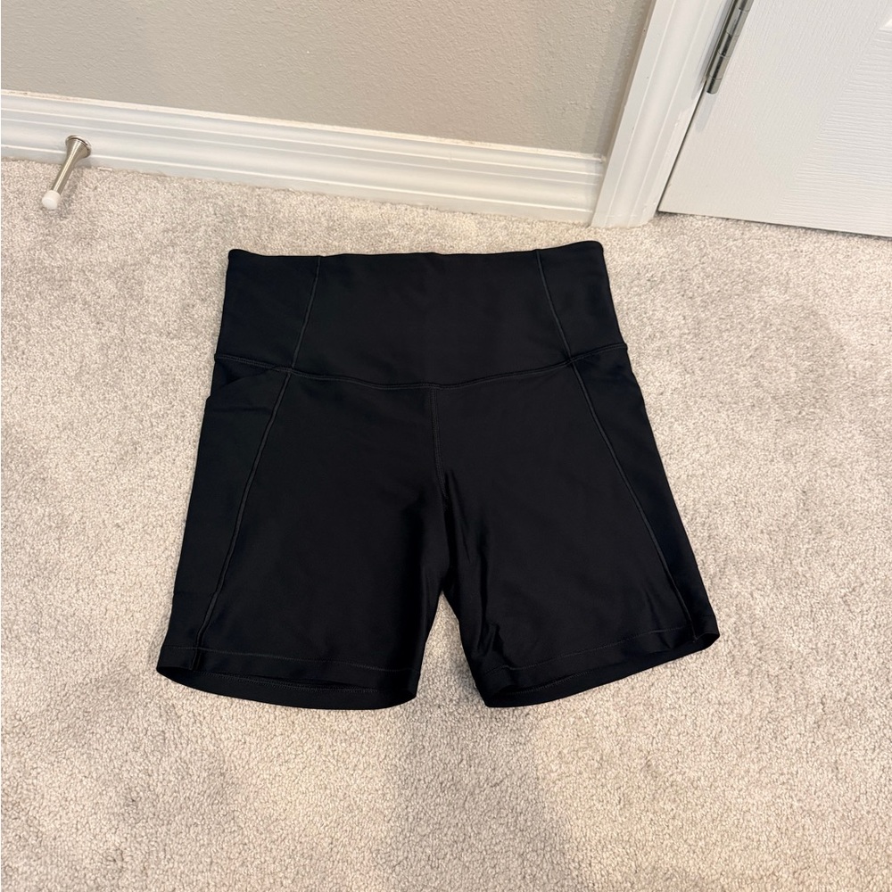 All in Motion Effortless Support High Rise 6” Legging Shorts, size M